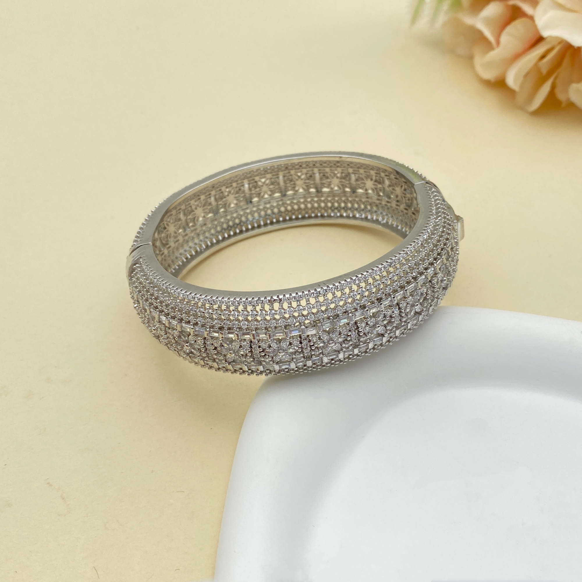 JRH Gold Plated Zirconia Bangl - Women Accessories Kuwait recension och pris