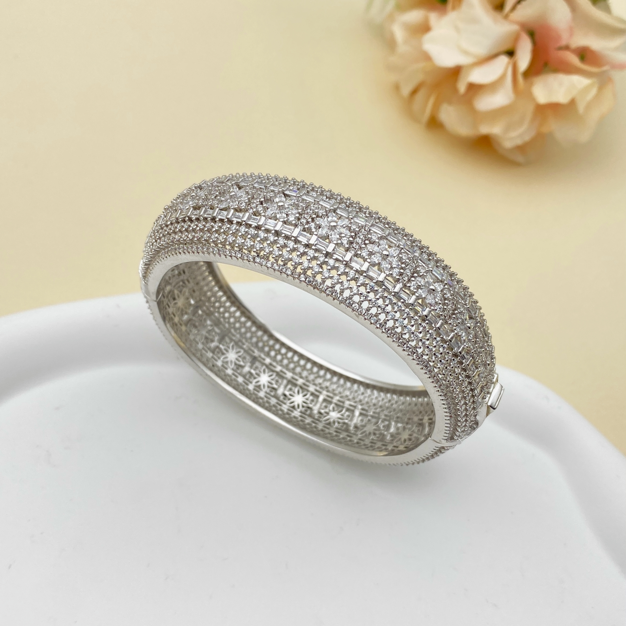 JRH Gold Plated Zirconia Bangl - Women Accessories Kuwait recension och pris