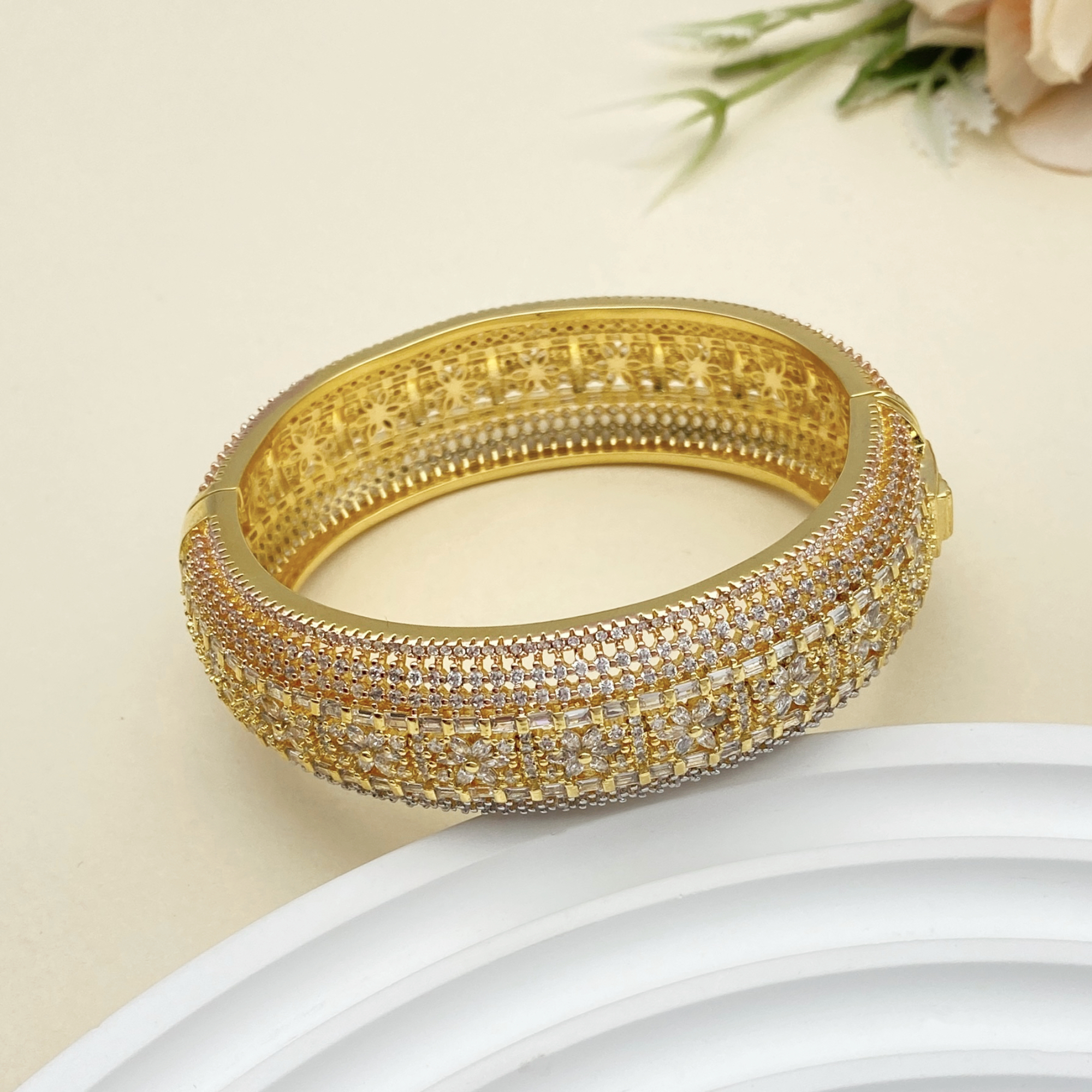 JRH Gold Plated Zirconia Bangl - Women Accessories Kuwait recension och pris